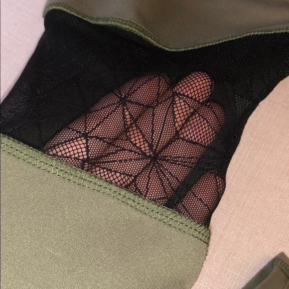 Olive green leggings made from recycled materials! - Picture 5 of 7